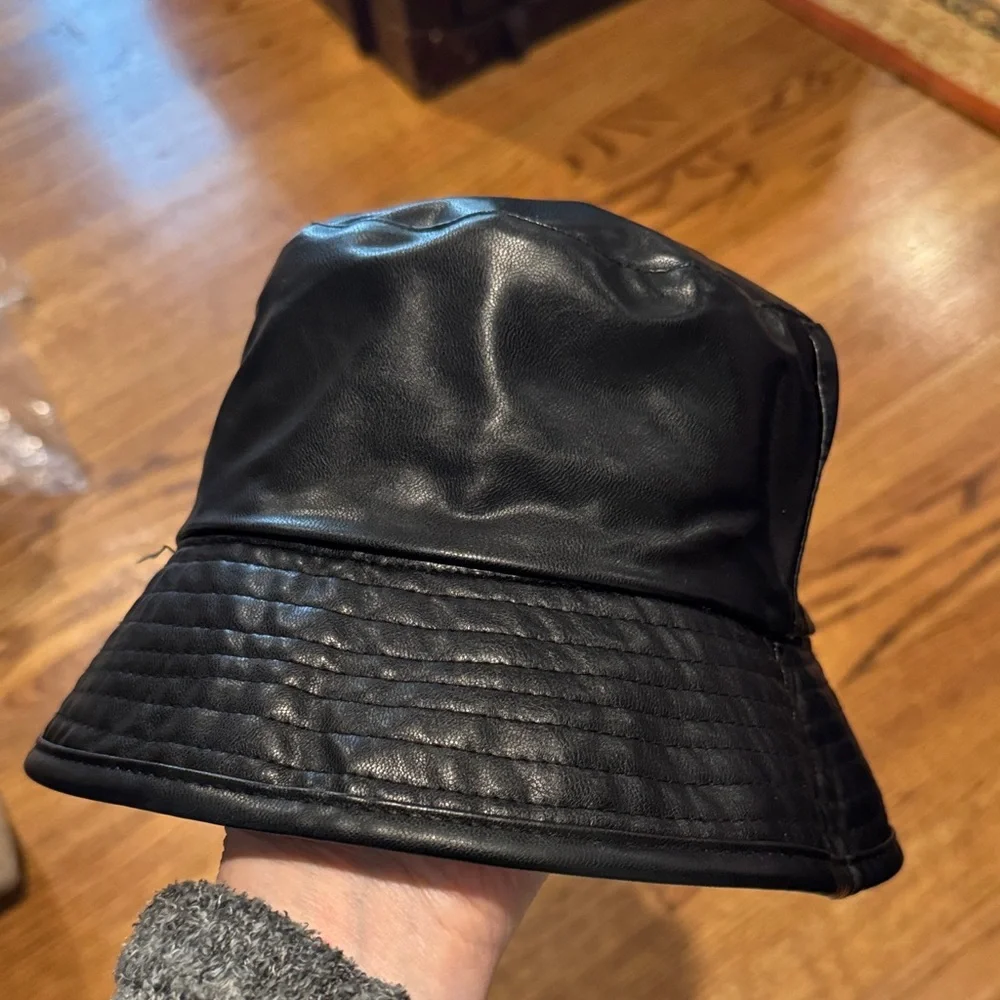 NWT Steve Madden Women’s Gray Plaid Reversible Bucket‎ Hat Gift Stocking Stuffer